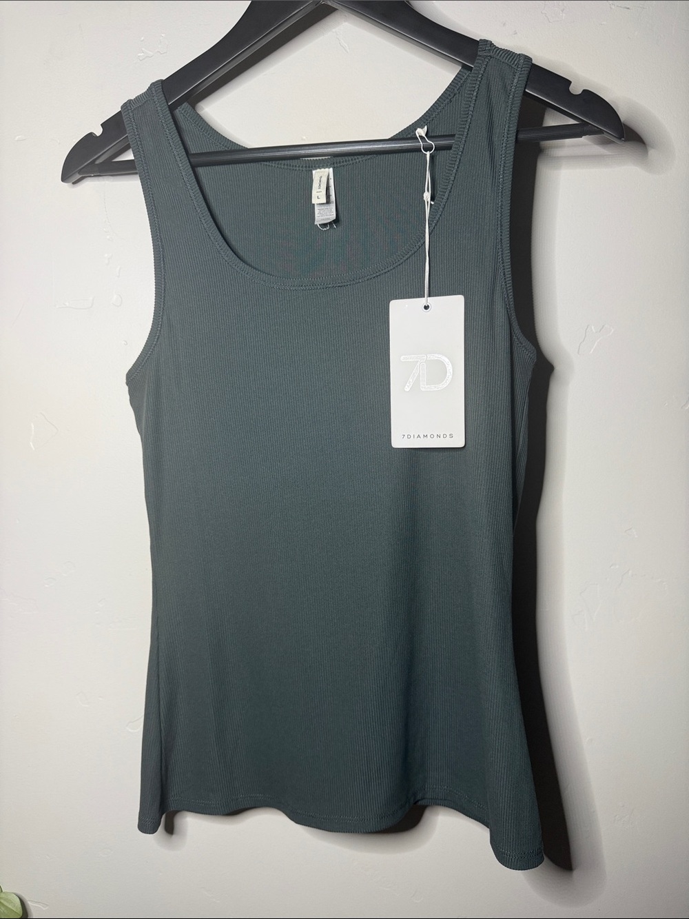 7 Diamonds Women’s Ribbed Tank Top Large Gray Green NWT